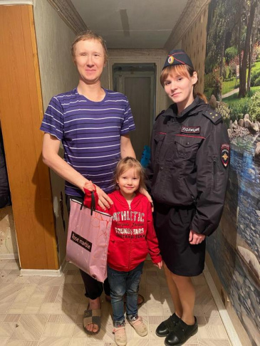 Стражи порядка Советского поздравляют с началом нового учебного года юных советчан Стражи порядка Советского поздравляют с началом нового учебного года юных советчан