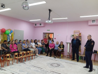 Полицейские и общественники Советского района провели беседу по профилактике мошенничества с работниками дошкольного учреждения 
