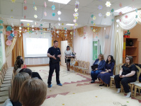 В Советском полицейские приняли участие в родительском собрании в детском саду «Радуга»